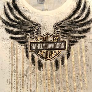 NWOT Women’s Harley Davidson Sz L bling t-shirt. Smoke and pet free home.